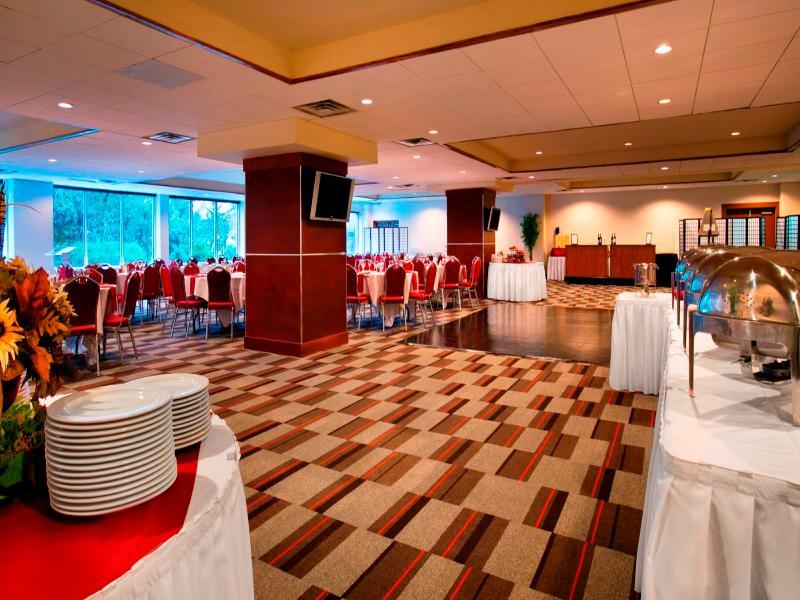 Four Points By Sheraton Victoria Gateway Лангфорд Экстерьер фото